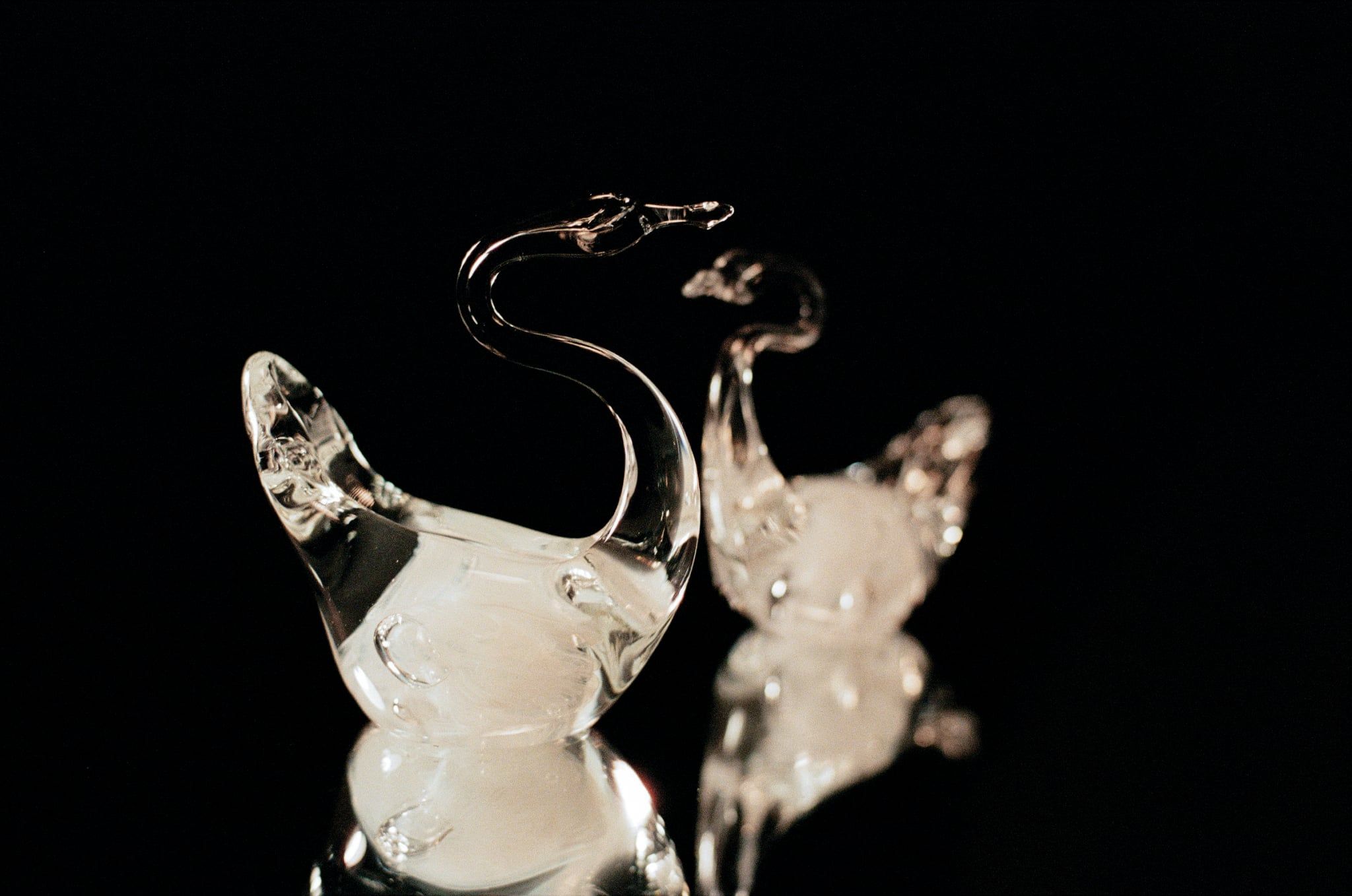 Pair of sculpted glass swans